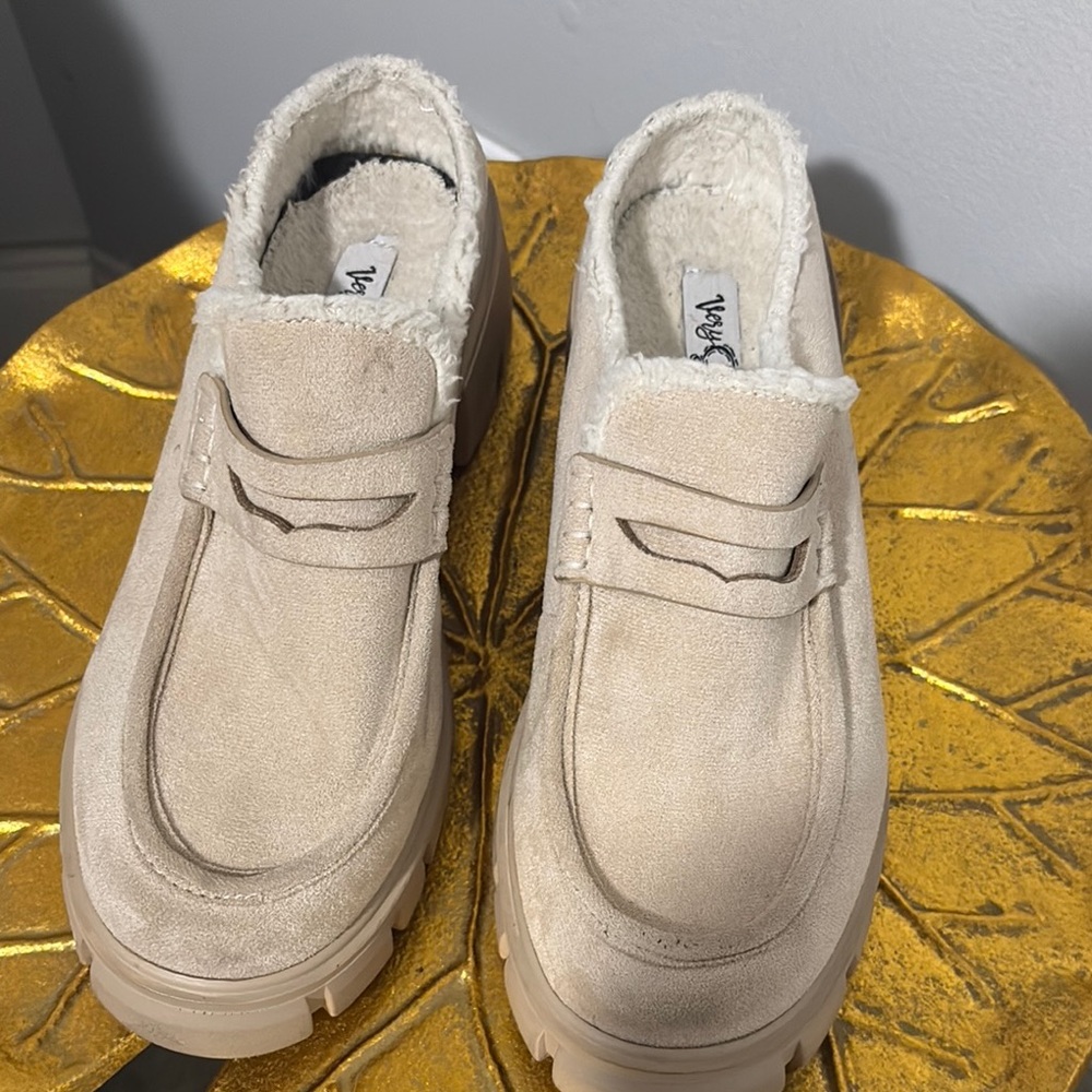 Very G Cream Loafers Slip-Ons